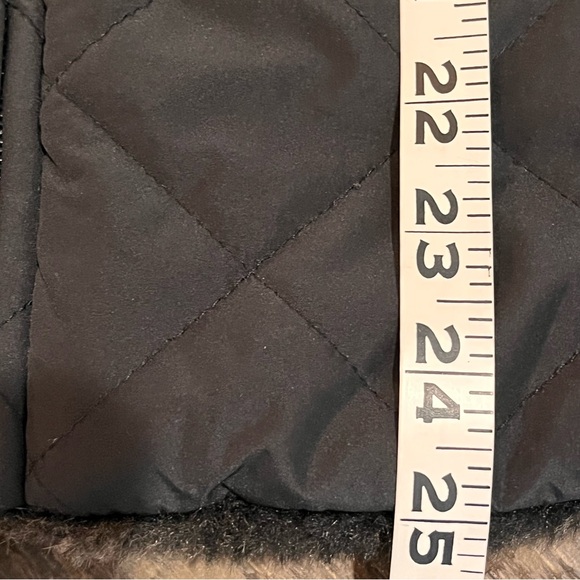 Kristen Blake Reversible Faux Fur Hooded Vest
Brown Black M Plush Warmth Cozy - Picture 12 of 12